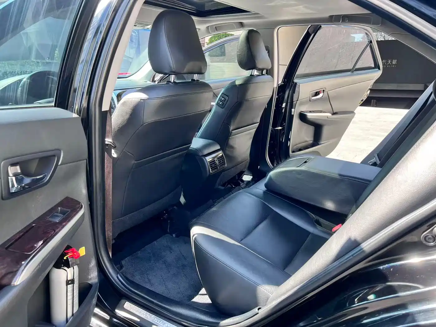 Toyota Camry 2015 2.0G Leading Edition фото 8