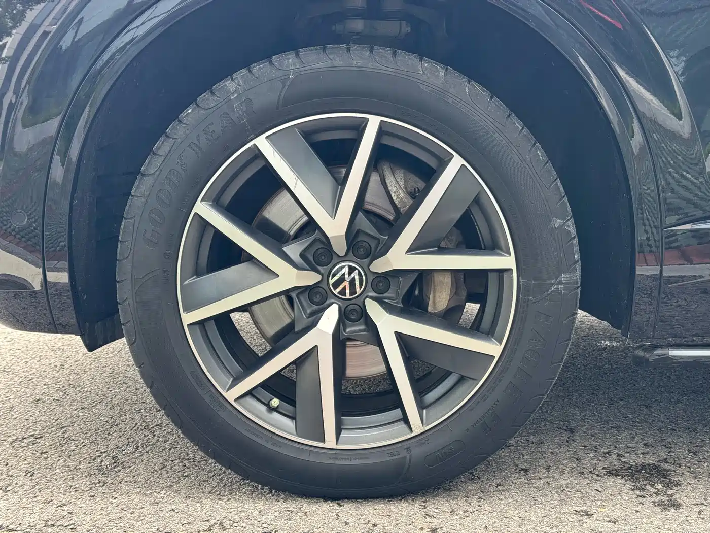 VOLKSWAGEN TOUAREG