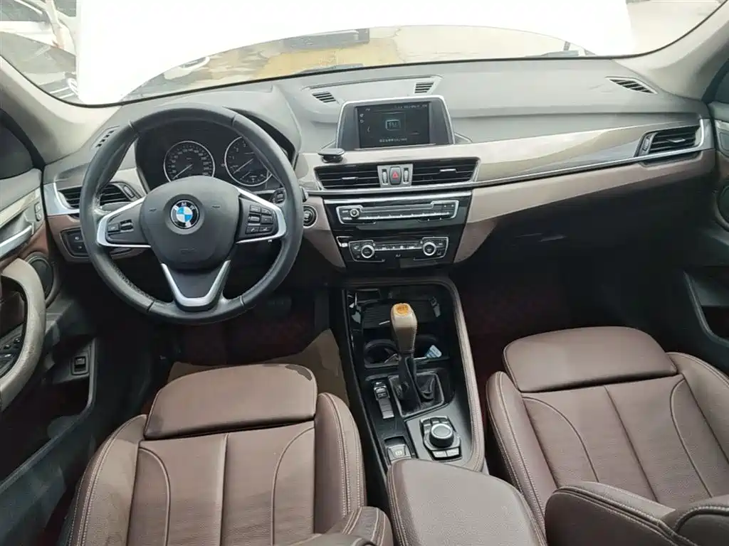 BMW X1 2018 sDrive18Li Premium Model фото 10