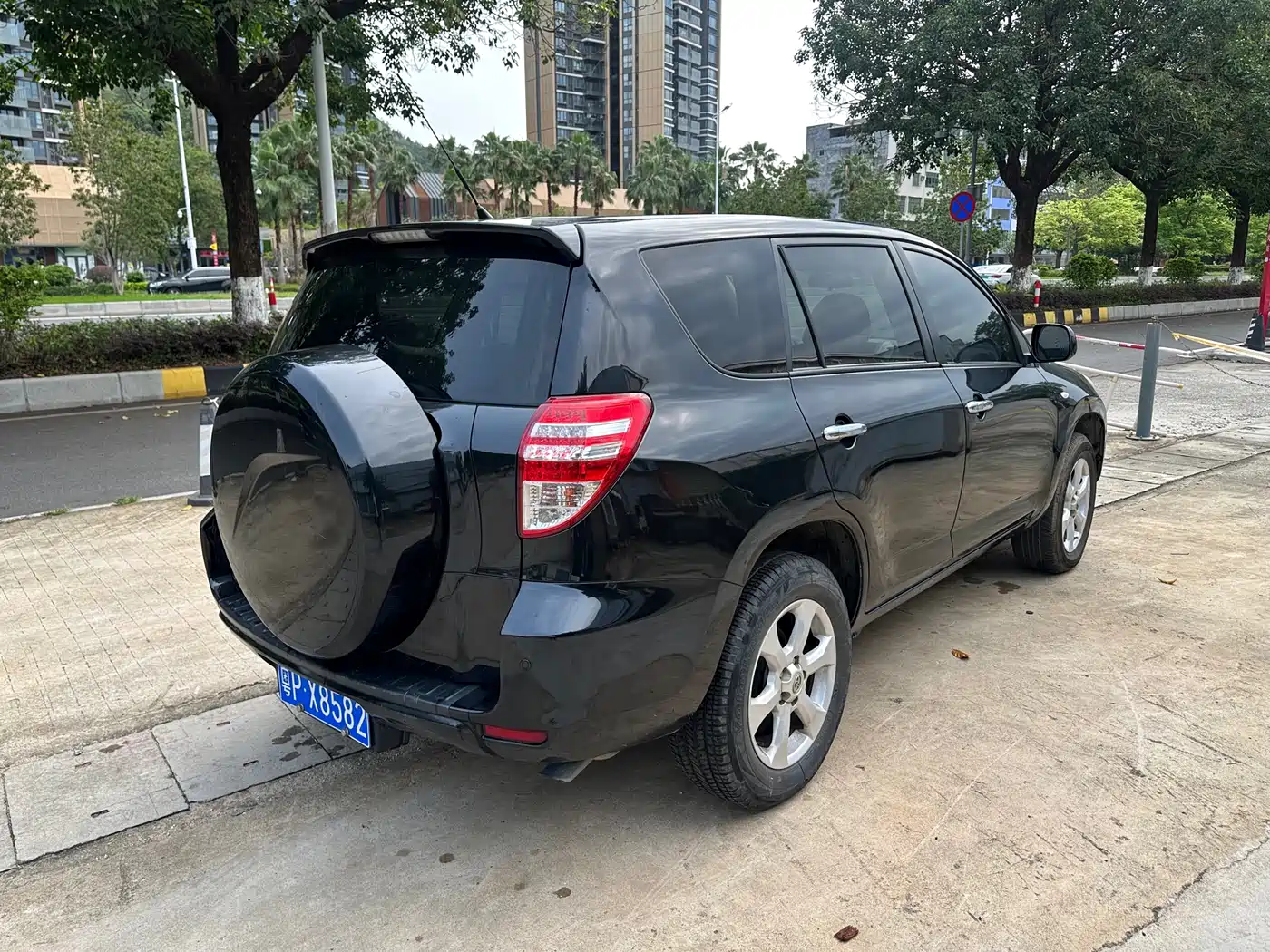 Toyota RAV4 Rongfang 2011 2.0L Automatic Classic Edition фото 4