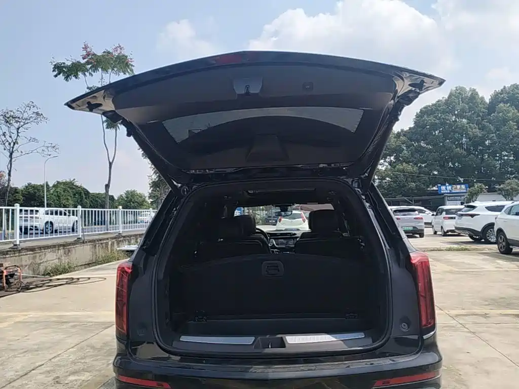 Photo 19 - Cadillac XT6