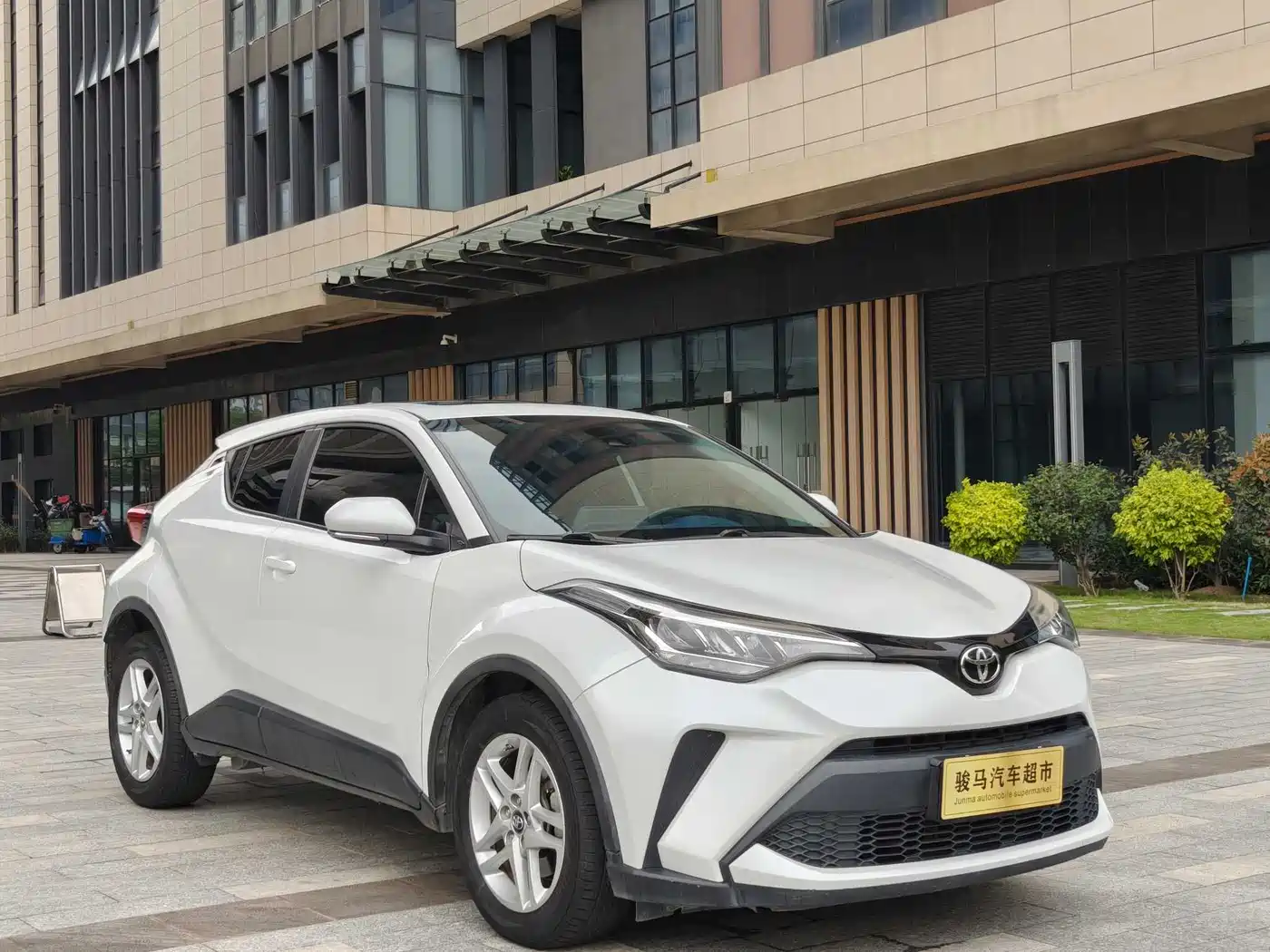 Toyota C-HR 2021 2.0L Comfort Edition фото 3