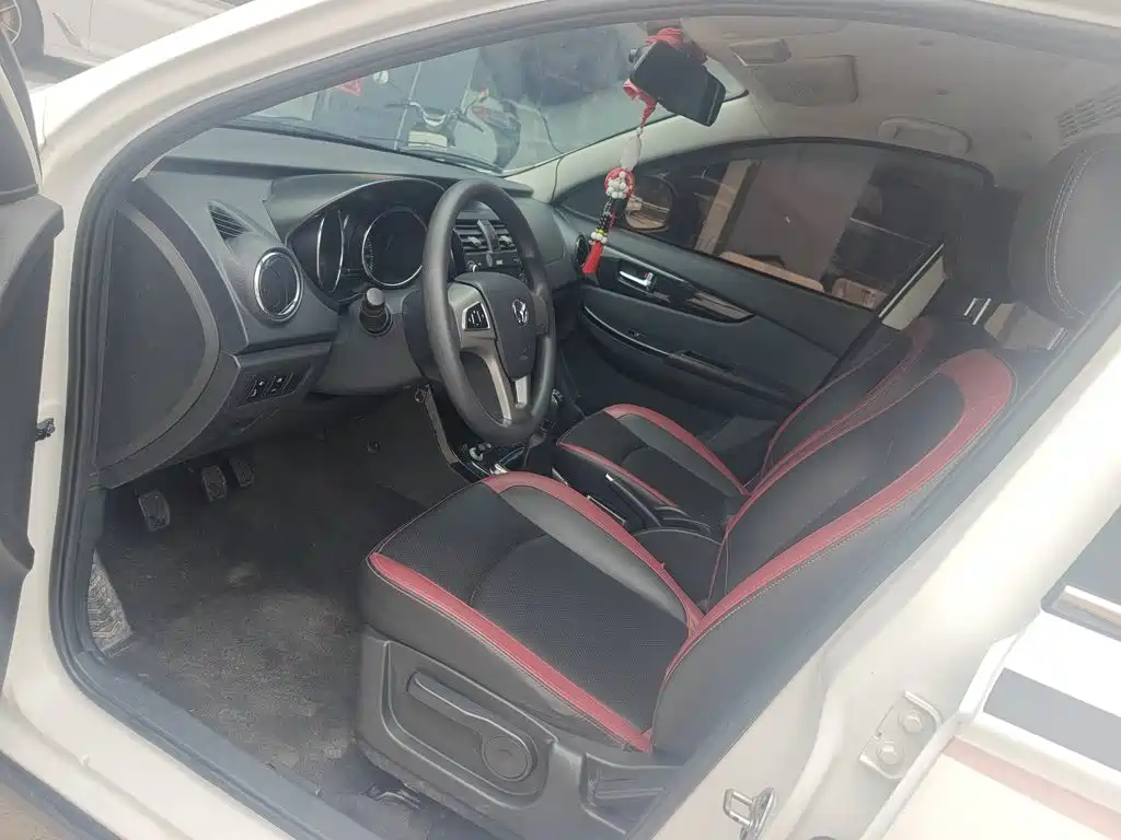 BAIC Huansu S3 2015 2014 1.5L Comfort (China IV)