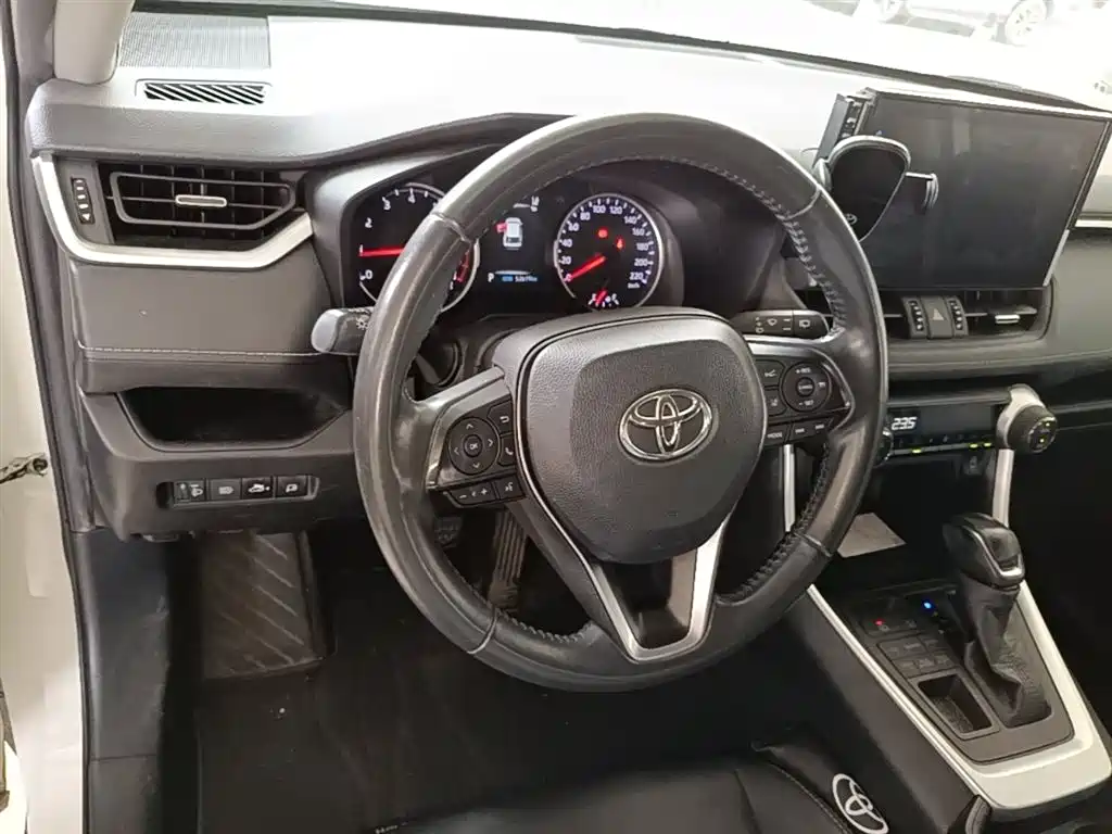 Toyota Wildlander 2021 2.0L CVT 4WD Luxury Edition фото 11