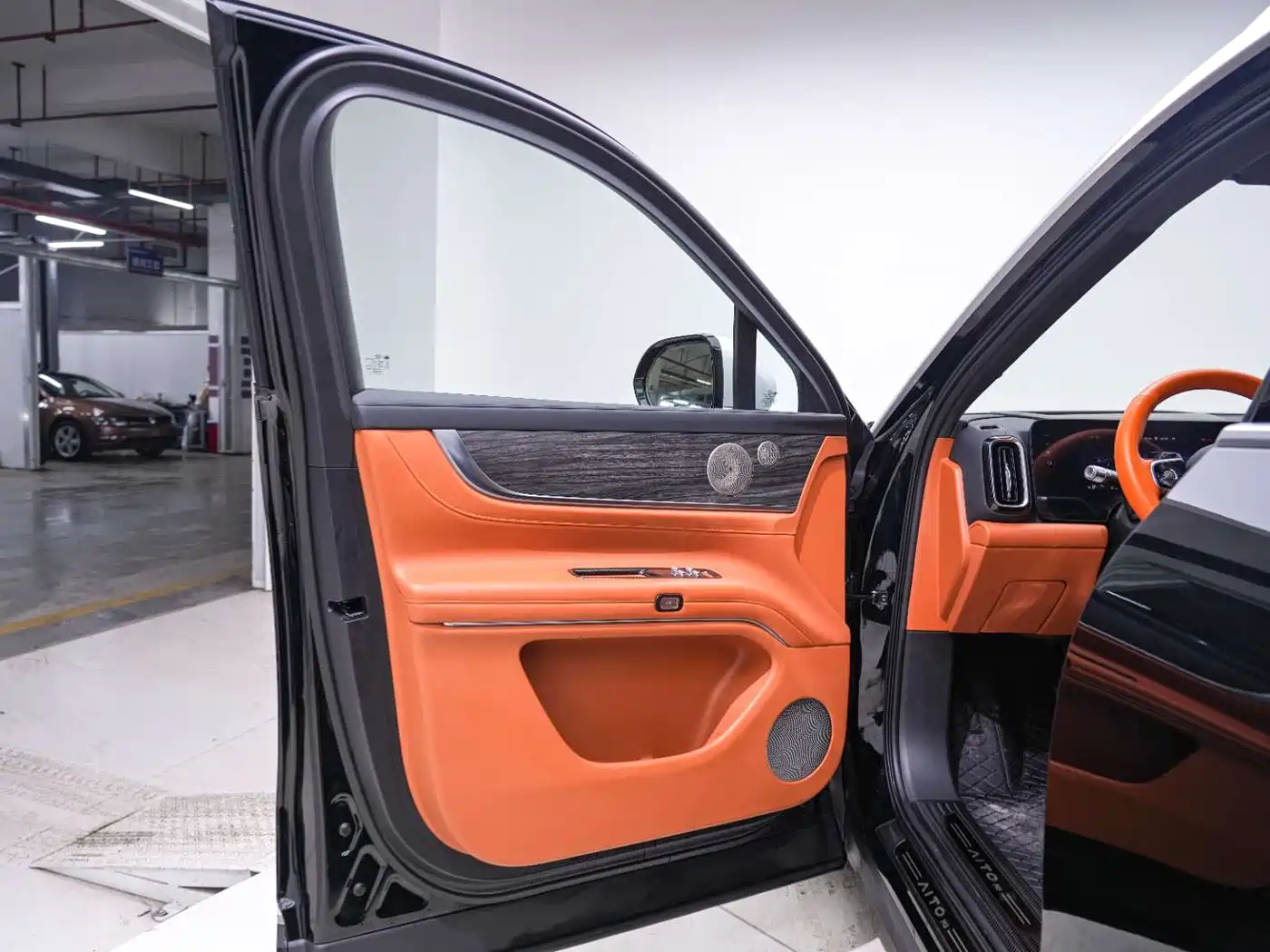 AITO Wenjie AITO M9 2024 Range Extender Max Edition 42kWh 6-seater фото 14