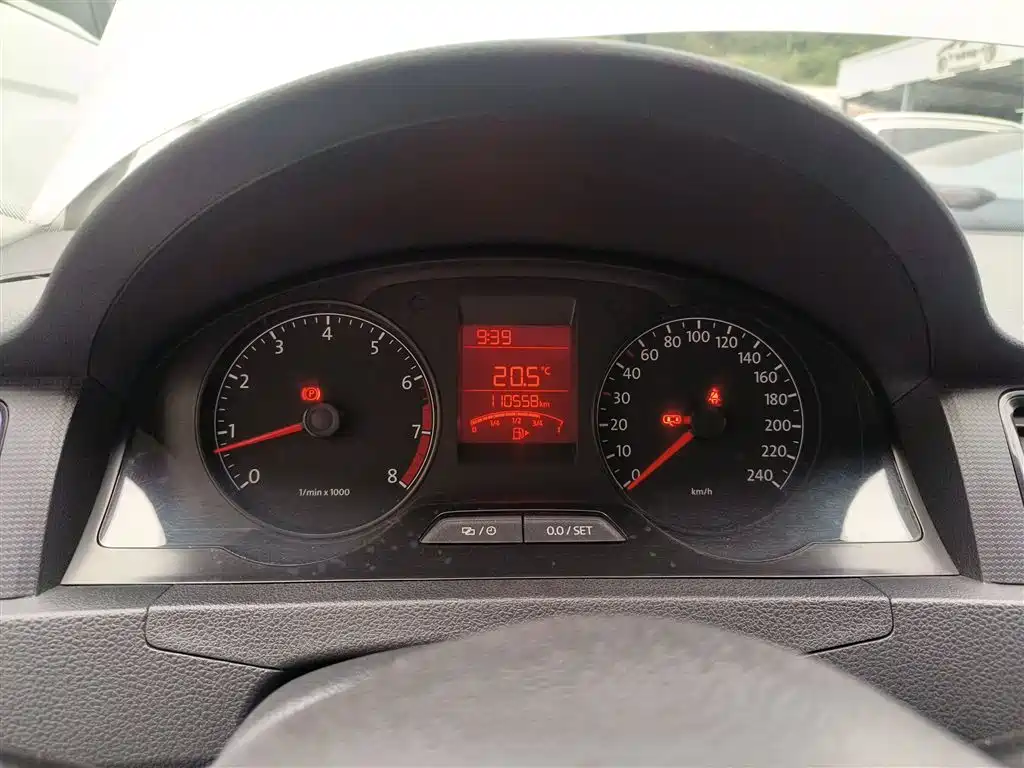 Volkswagen Santana 2015 1.4L Manual Trend Edition фото 12