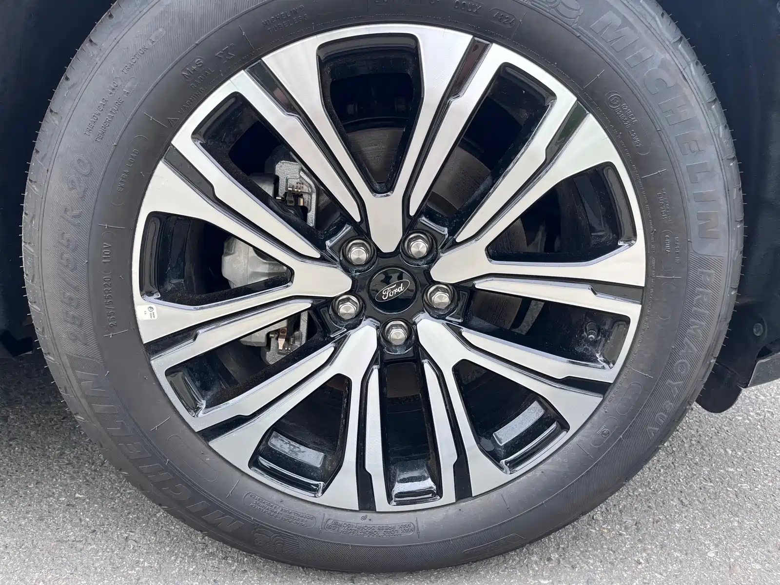 Фото 14 - Ford Explorer