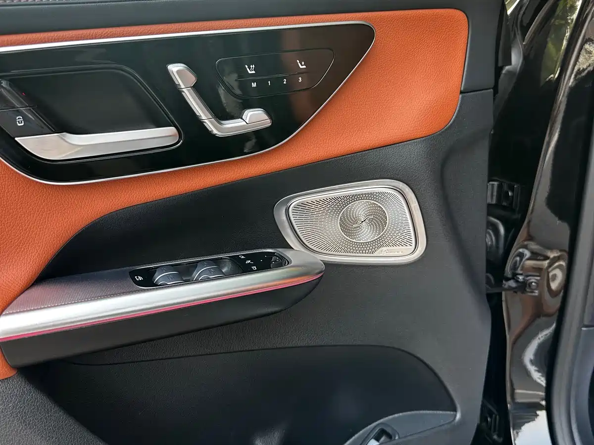 Mercedes-Benz GLC 2023 Facelift GLC 300 L 4MATIC Sport 5-Seater фото 8
