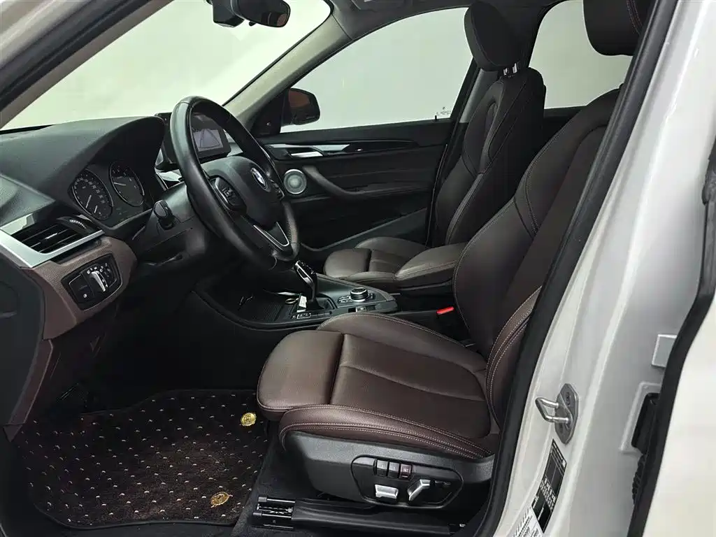 BMW X1 2022 sDrive20Li Fashion фото 19