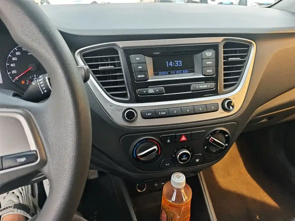 Hyundai Verna RV 2017 1.4L Manual Cool Edition GLS China V фото 9