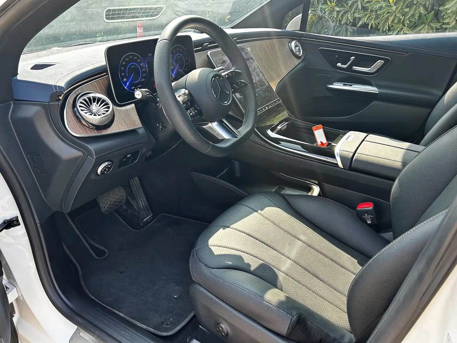 Фото 7 - Mercedes-Benz EQE