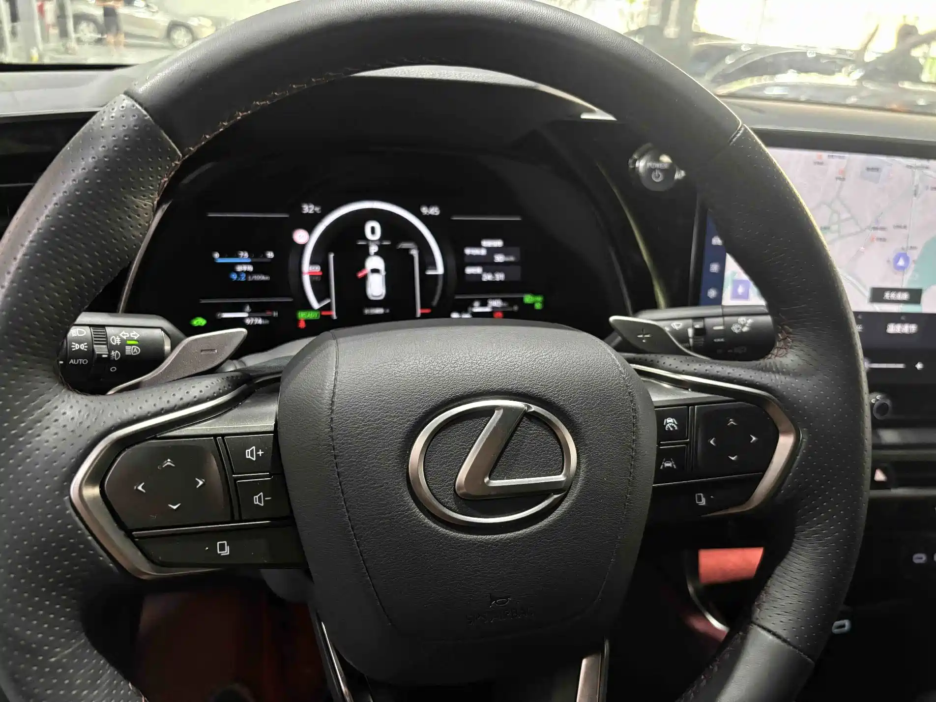 Фото 16 - Lexus RX
