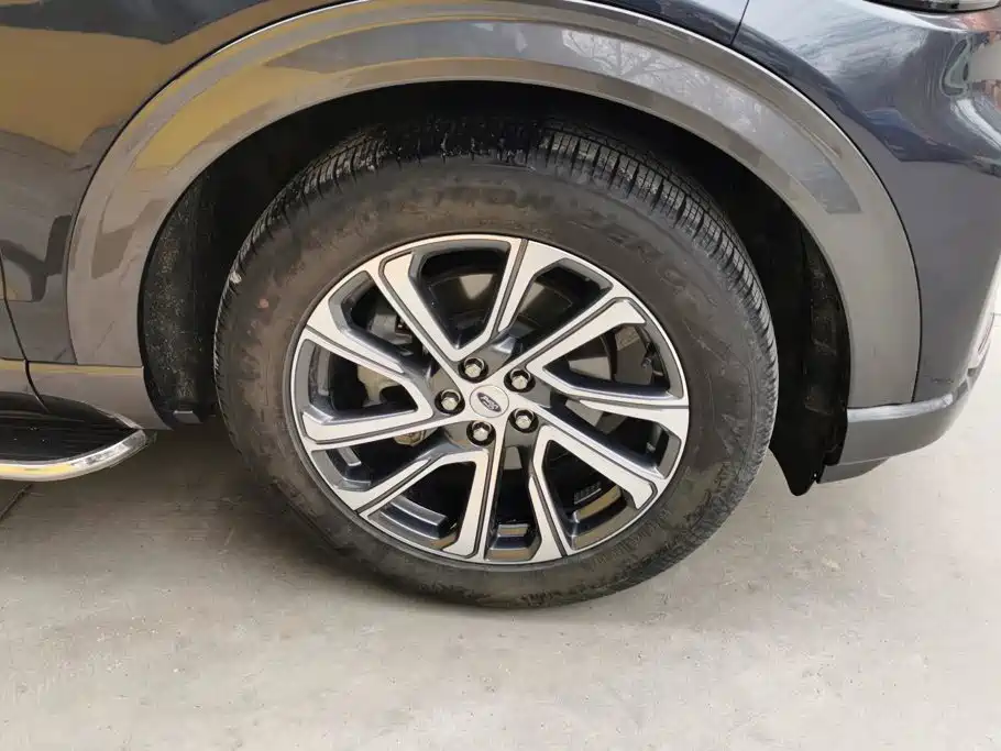 Фото 6 - Ford Explorer