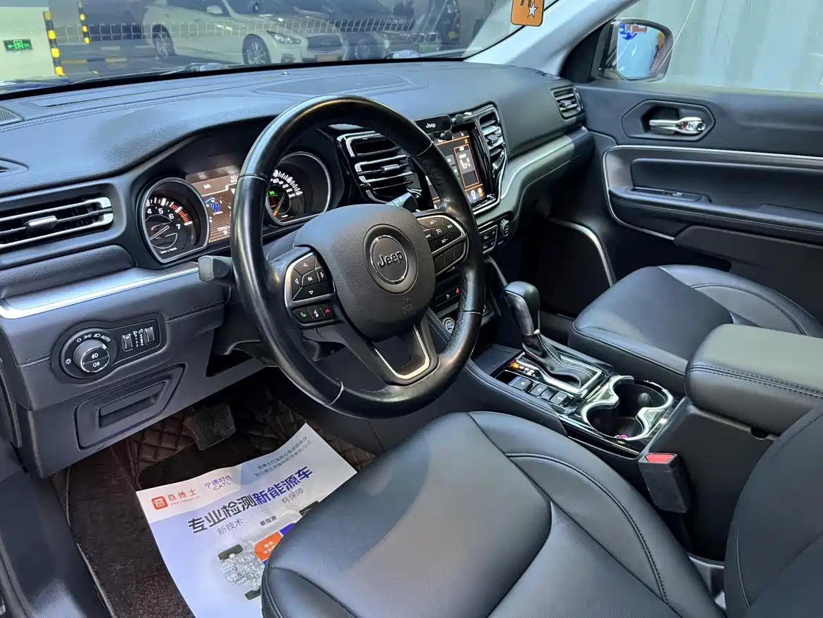 JEEP GRAND COMMANDER