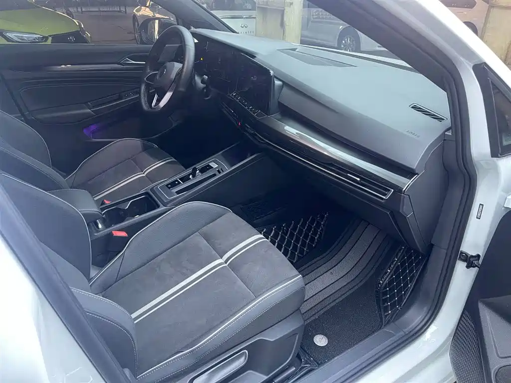 Volkswagen Golf 2021 280TSI DSG R-Line фото 33