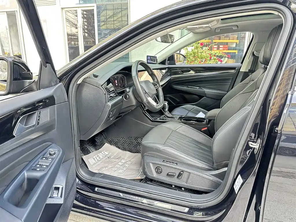 Volkswagen Passat 2022 330TSI Starlight Luxury Edition фото 8