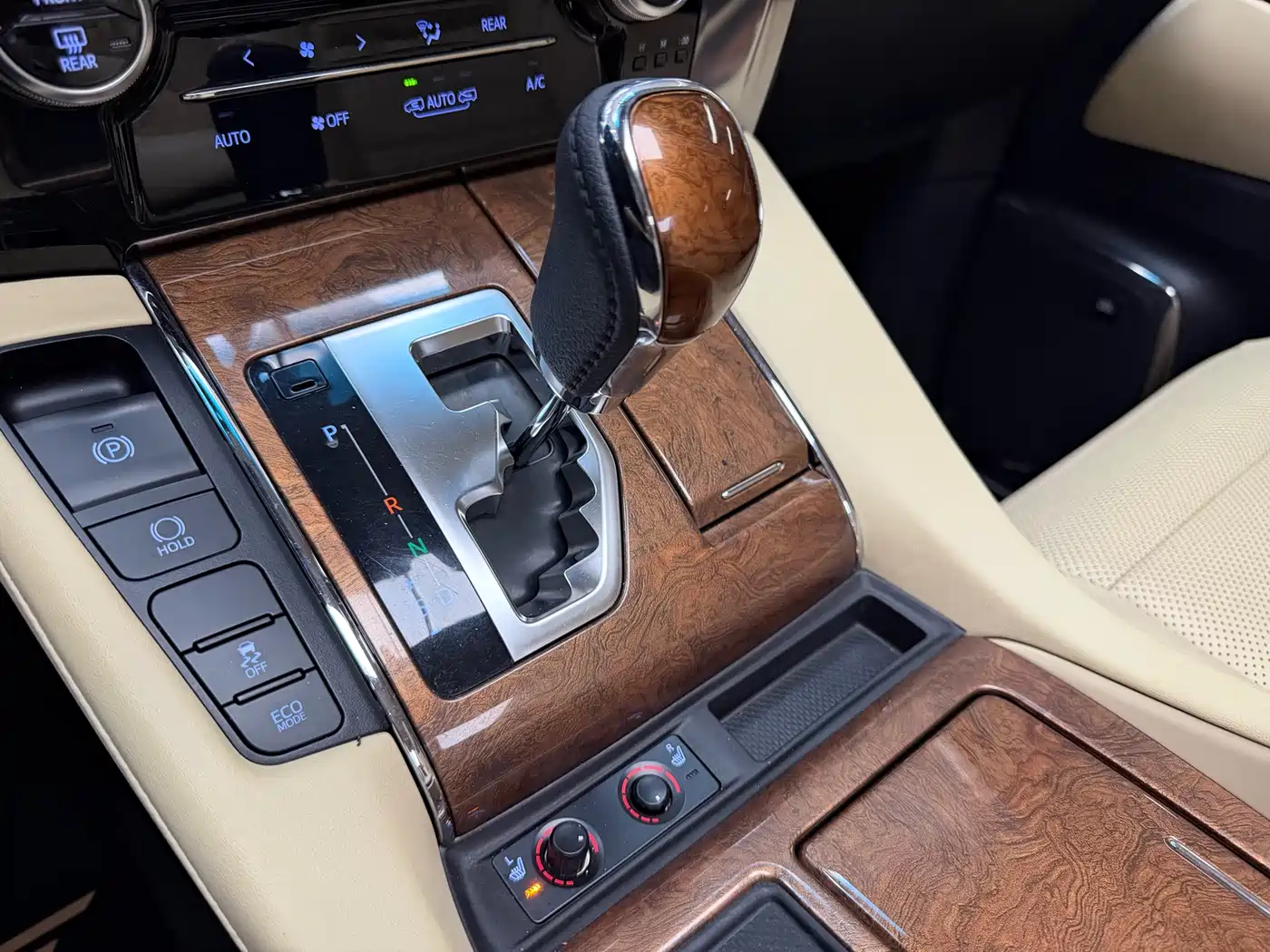 Toyota Alphard 2018 3.5L Premium фото 45