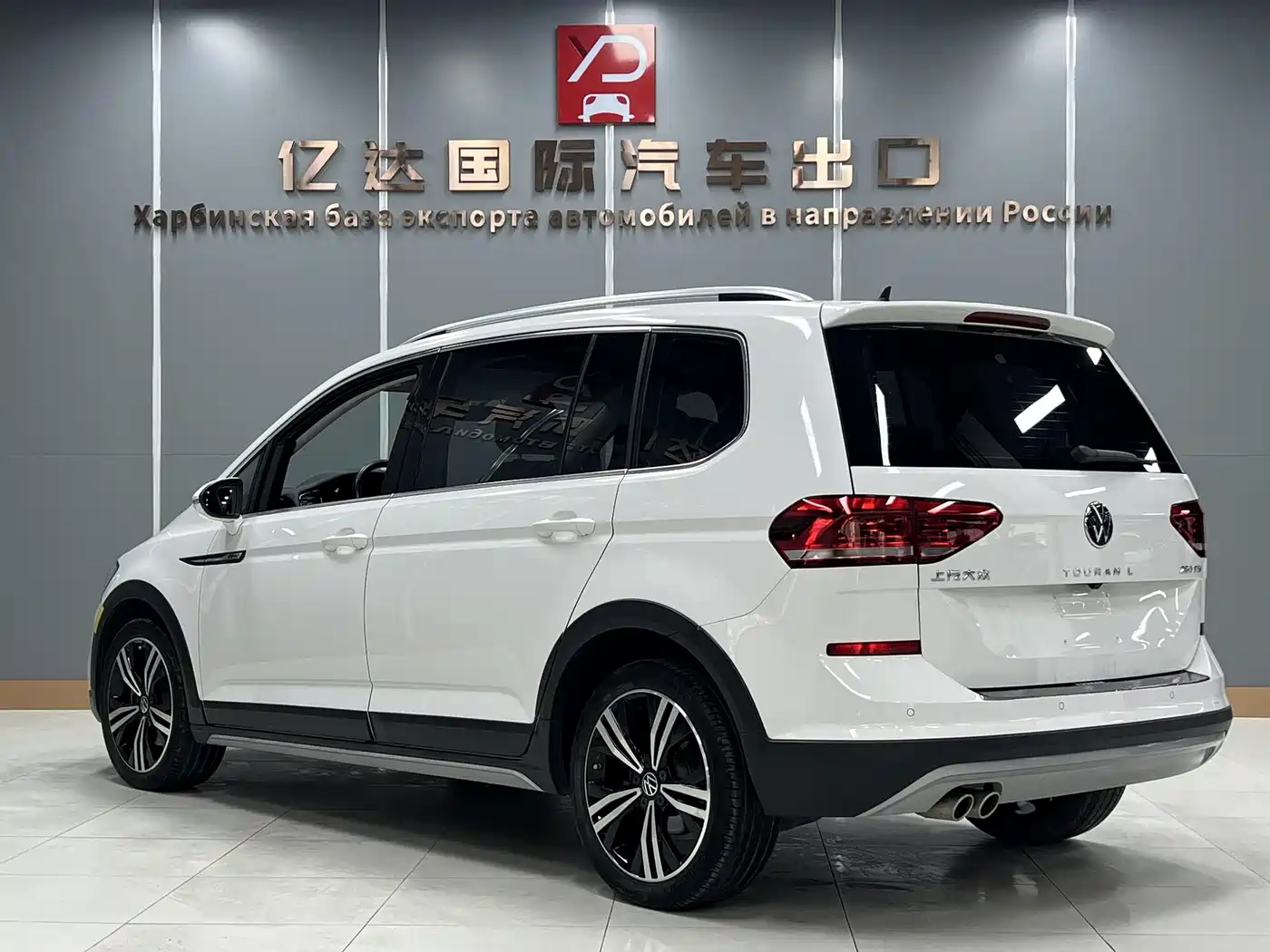 Volkswagen Touran 2021 Touran L 280TSI DSG Cross Luxury 7-Seater фото 4