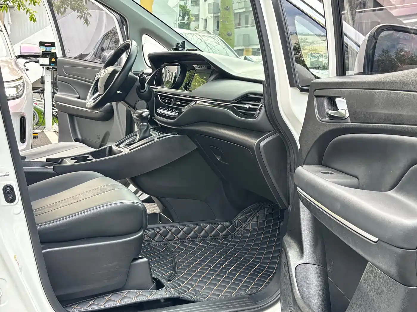 GAC Trumpchi Trumpchi M6 2019 270T Automatic Premium Edition (7-Seater) China V фото 10