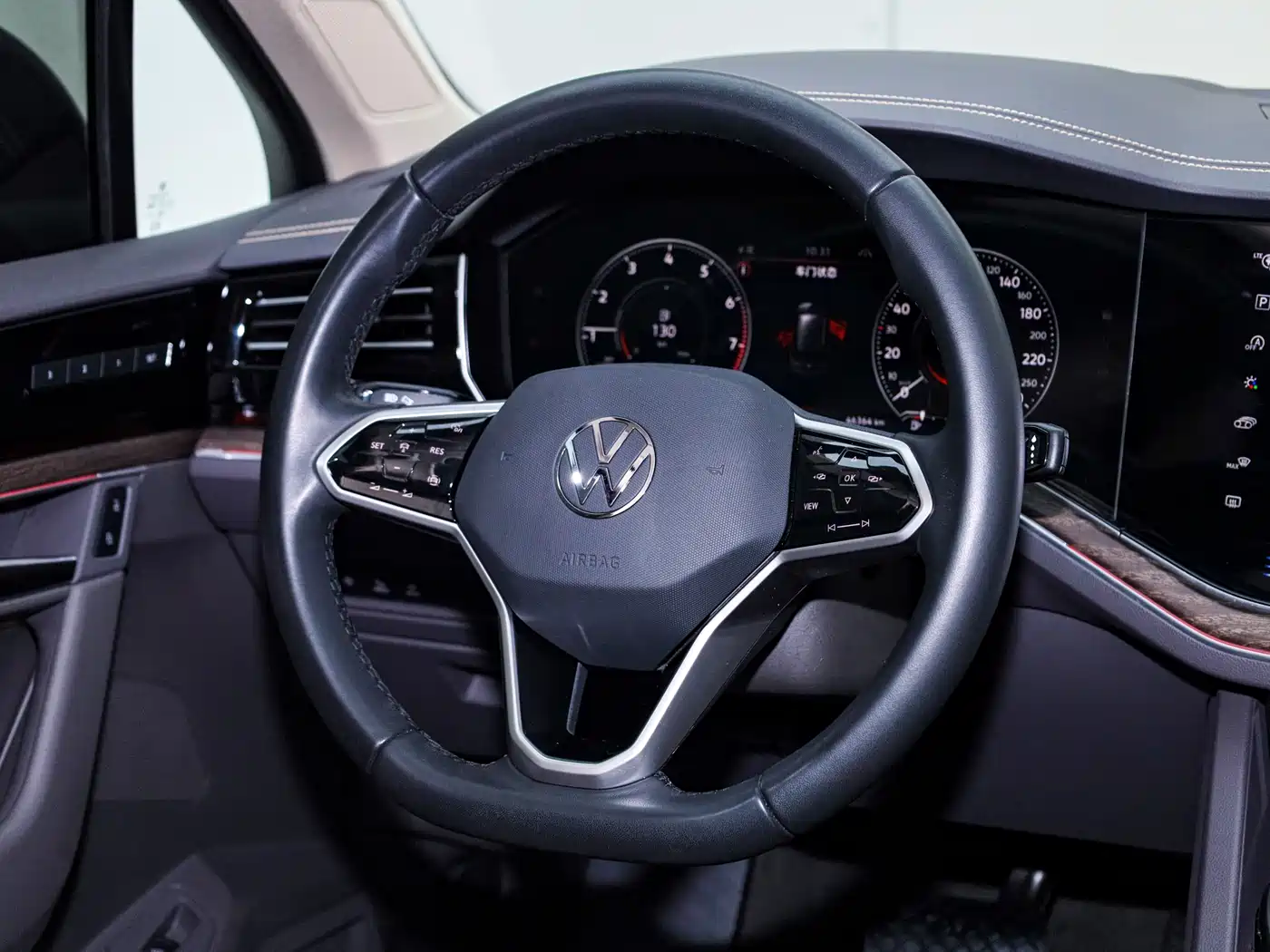 Volkswagen Touareg 2022 3.0TSI Rui Xiang Edition Classic Sport Package фото 13