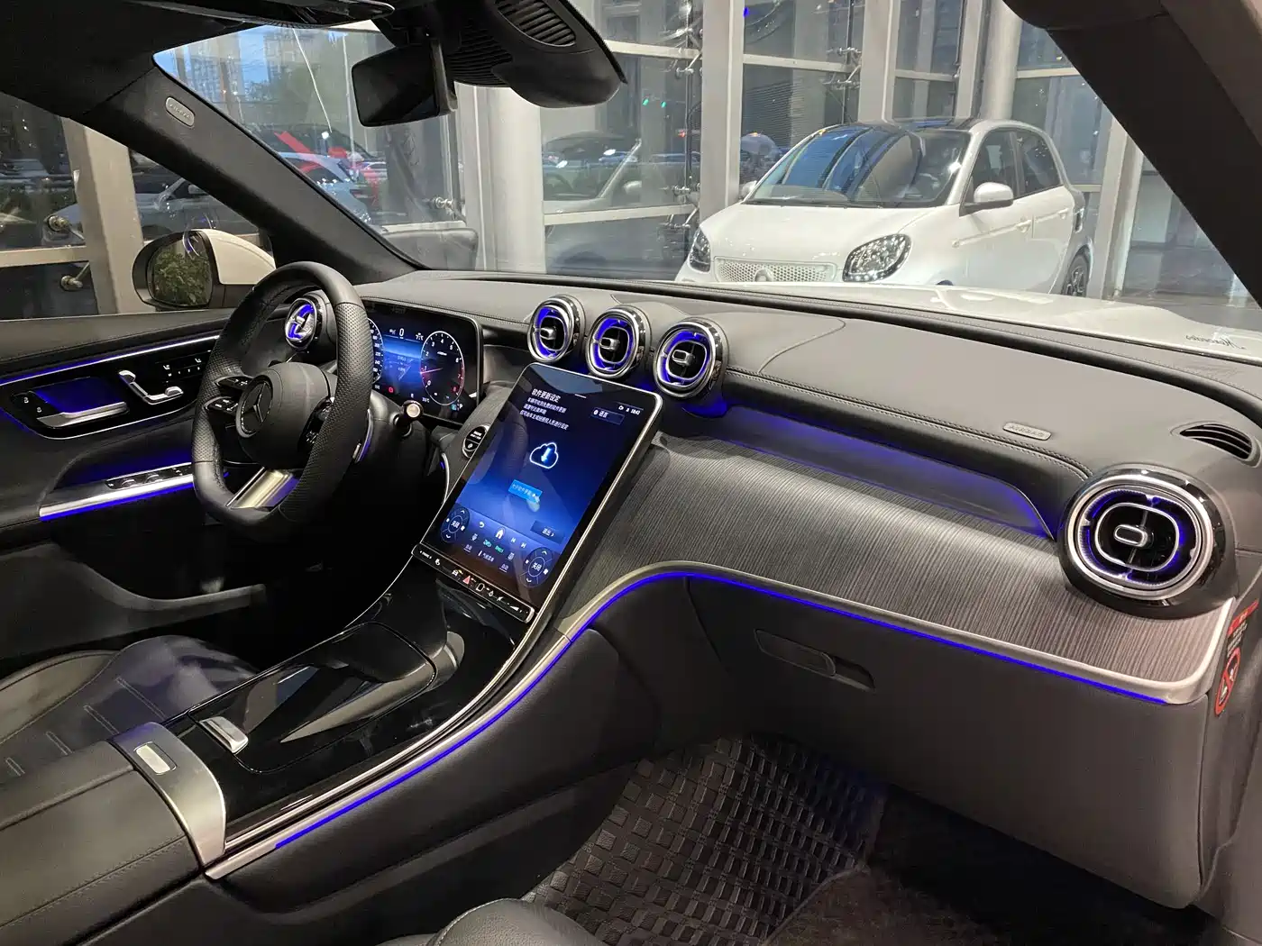 Mercedes-Benz GLC 2024 GLC 260 L 4MATIC Luxury 5-seater фото 12
