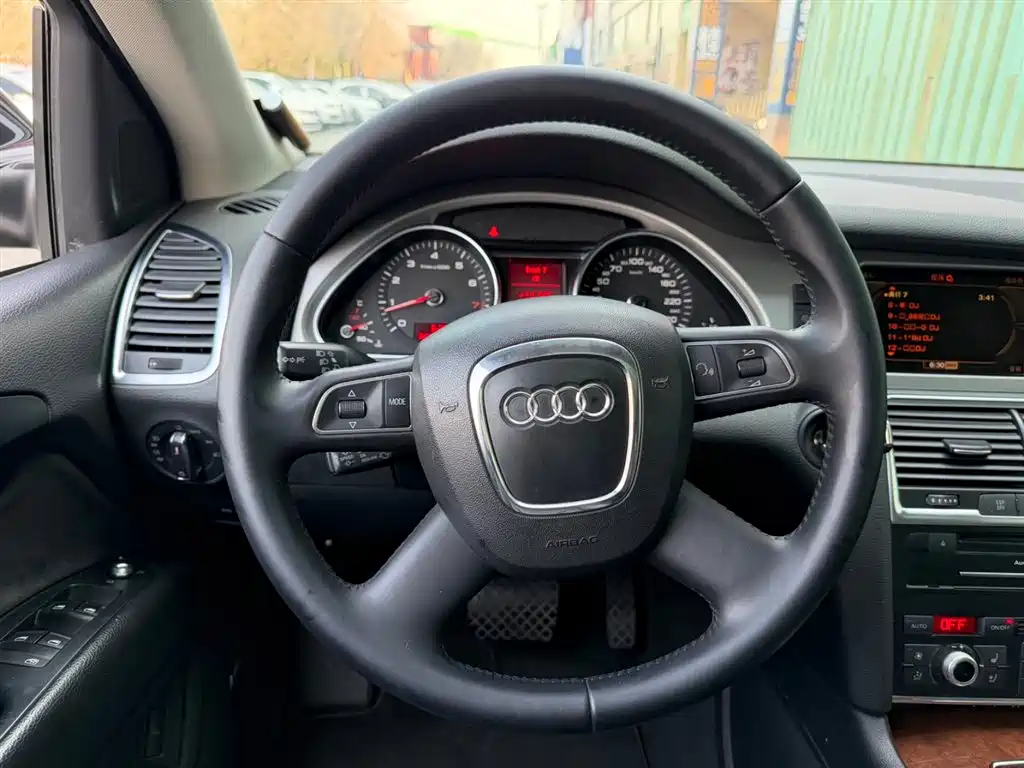 Audi Q7 2010 3.6 FSI quattro Comfort Model фото 5