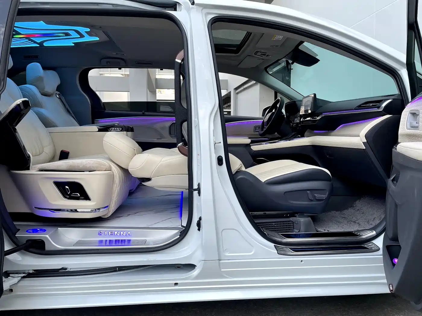 Toyota Sienna 2024 2.5L Hybrid Comfort Edition фото 25