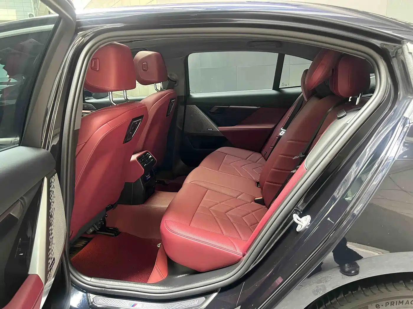BMW 5 Series 2025 530Li Leading M Sport Package фото 9