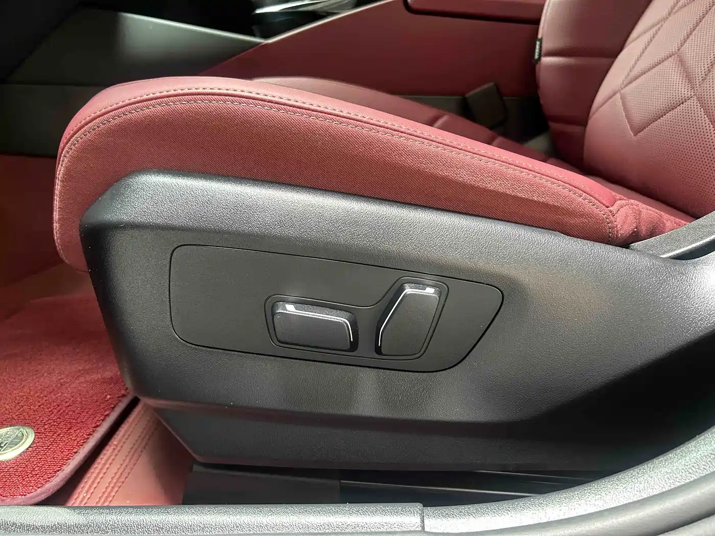 BMW 5 Series 2025 530Li Leading M Sport Package фото 14