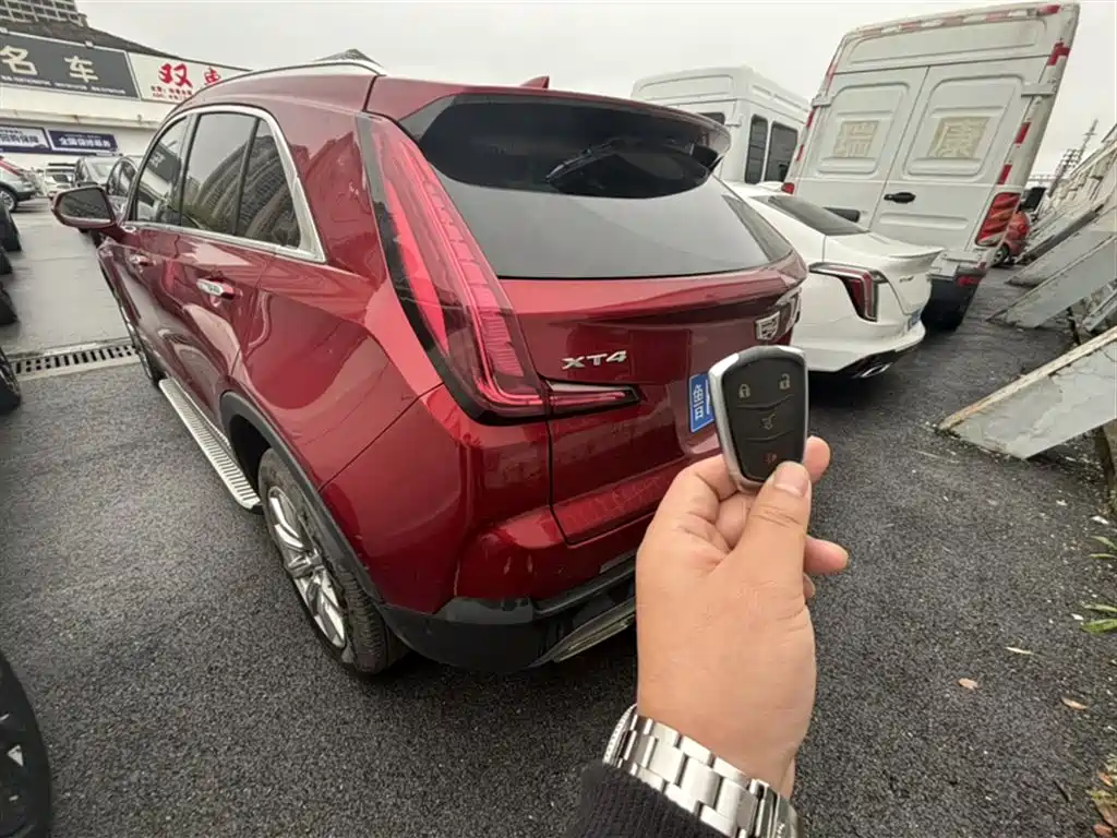 Cadillac XT4 2021 28T FWD Premium Edition фото 4