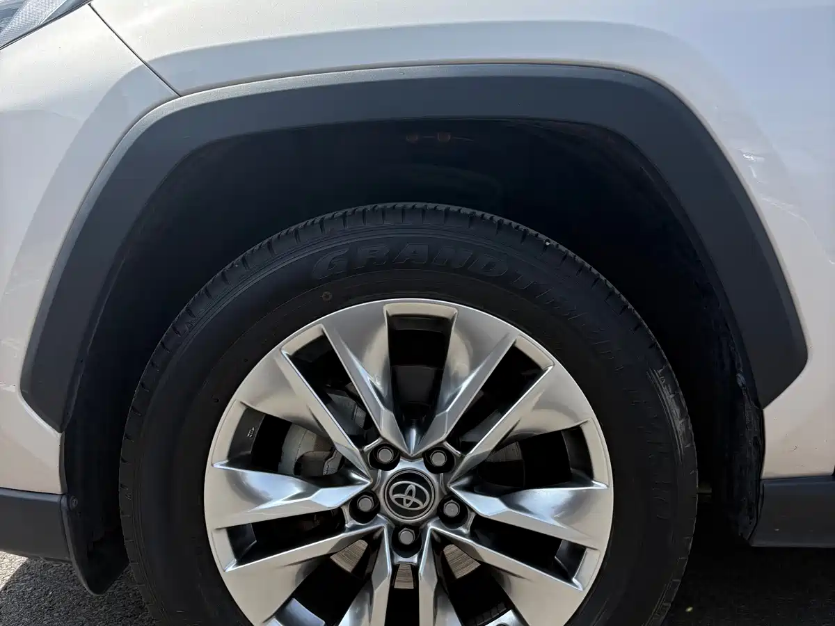 Toyota Wildlander 2021 2.0L CVT 2WD Luxury Edition фото 4