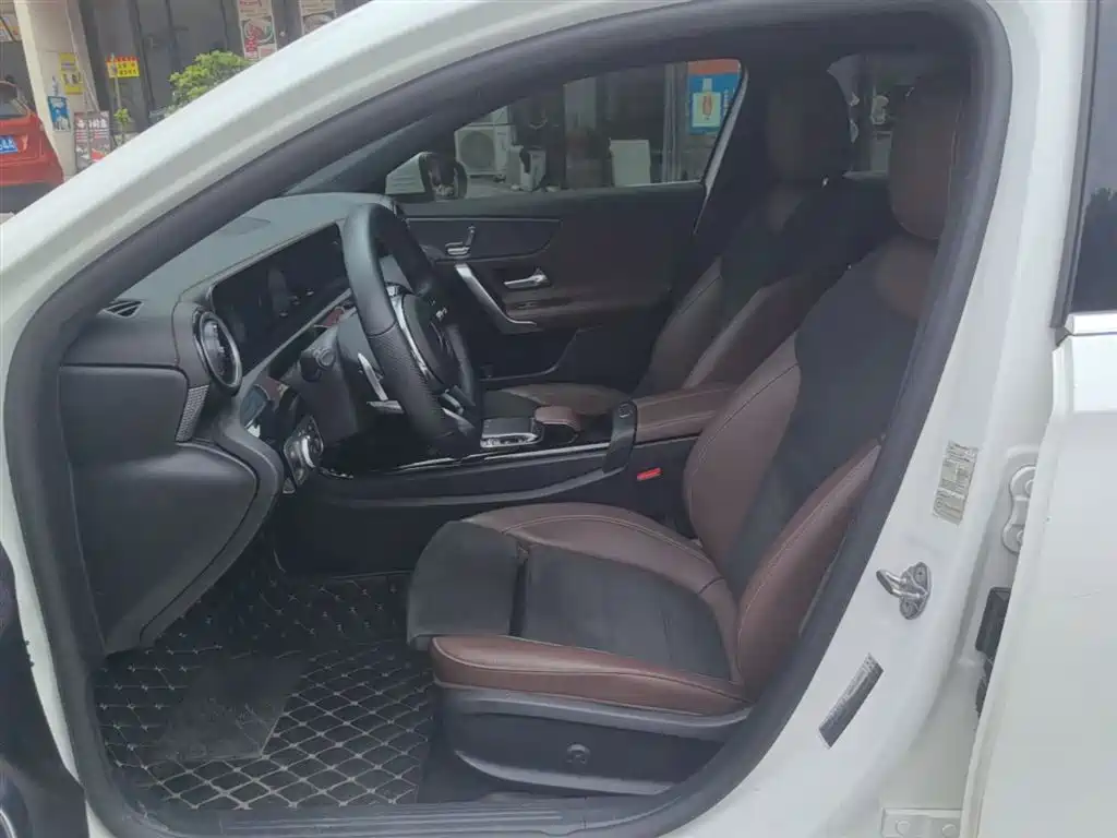 Mercedes-Benz A-Class 2019 A 200 L Sport Sedan фото 15
