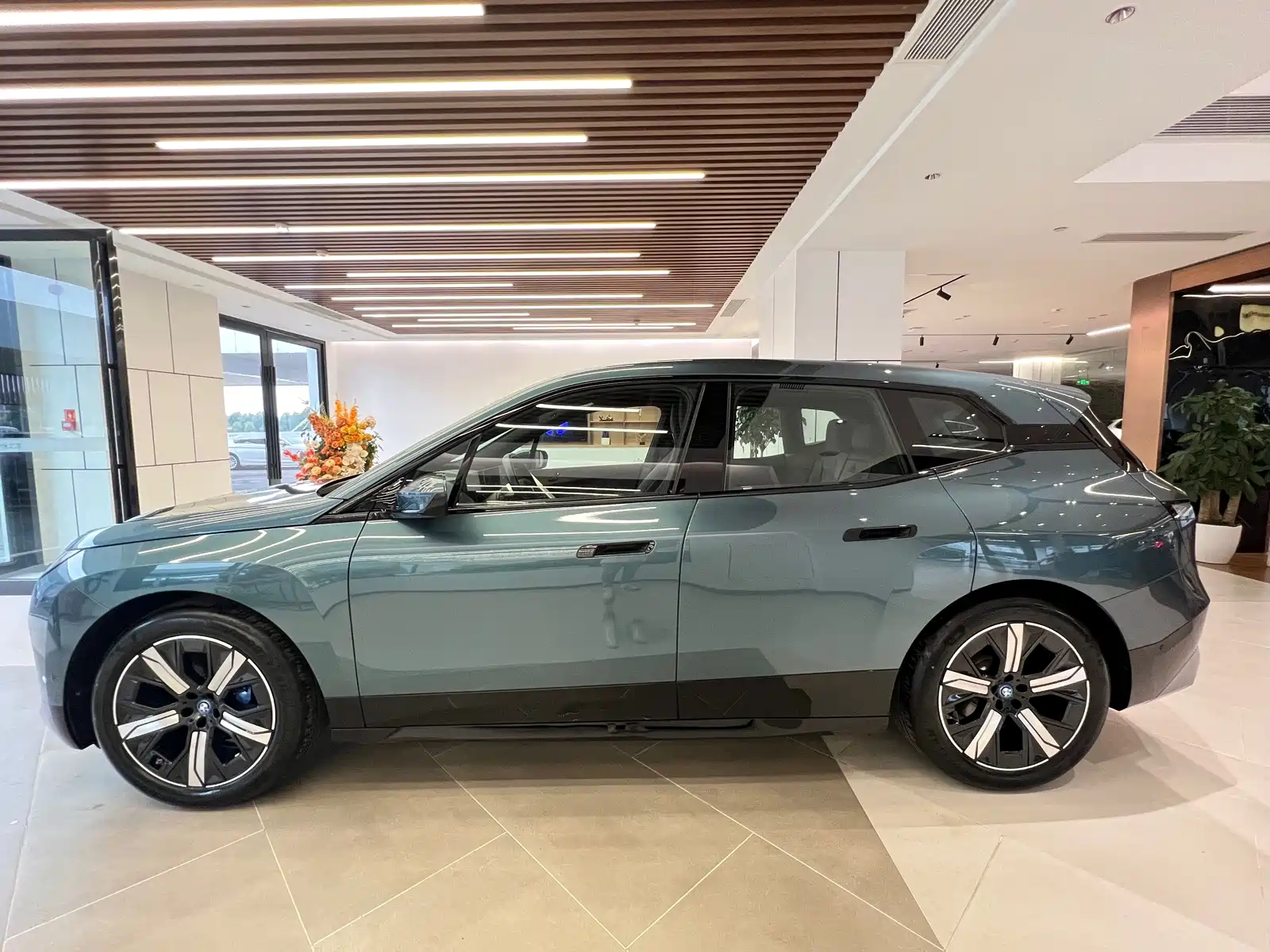 Photo 3 - BMW iX