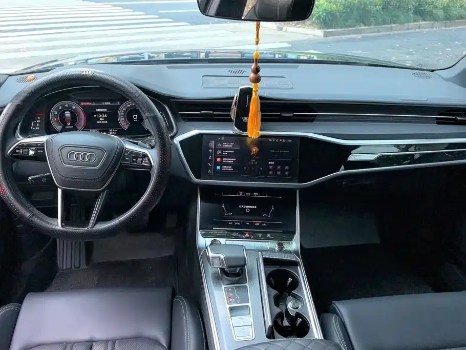 Фото 12 - Audi A6L