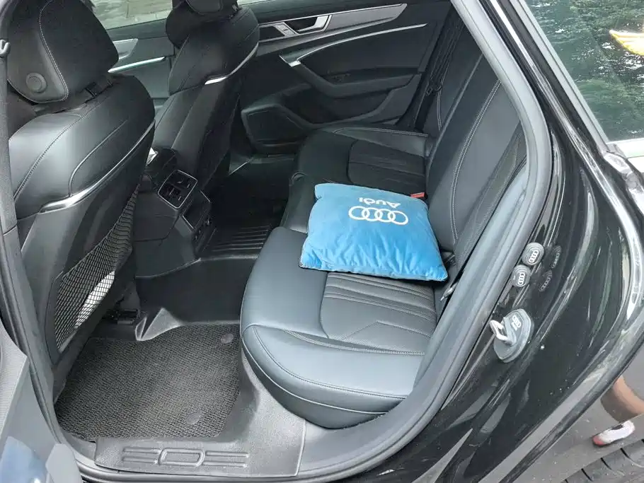 Фото 11 - Audi A6L