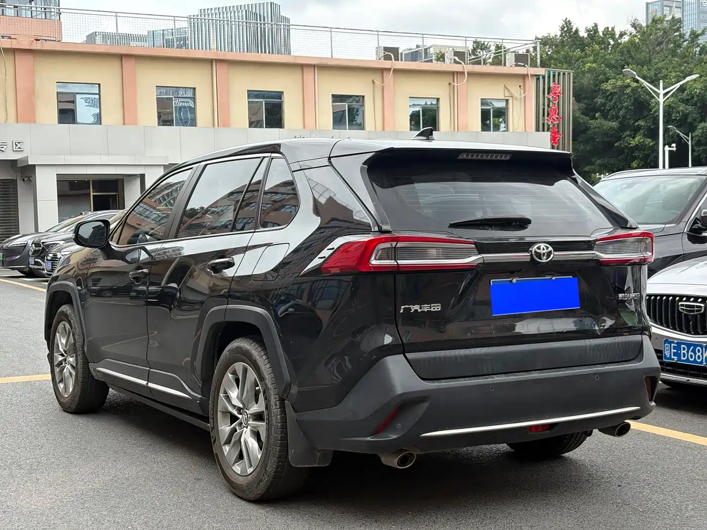 Toyota Wildlander 2022 2.0L CVT FWD Luxury PLUS Edition фото 6