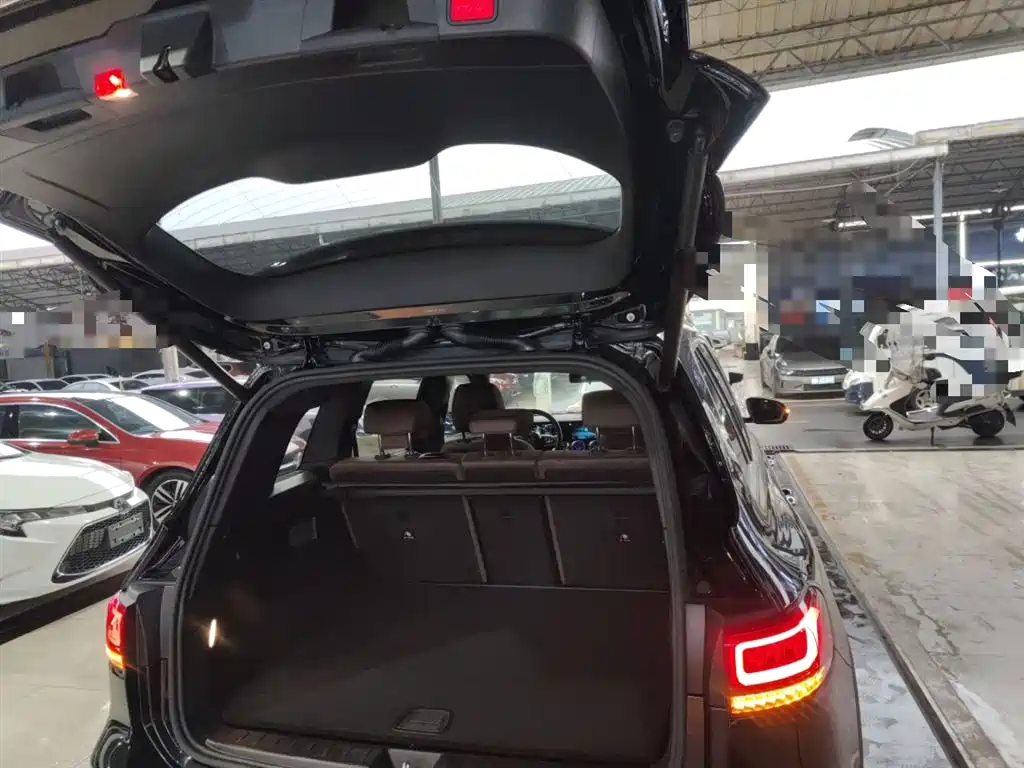 MERCEDES-BENZ GLB