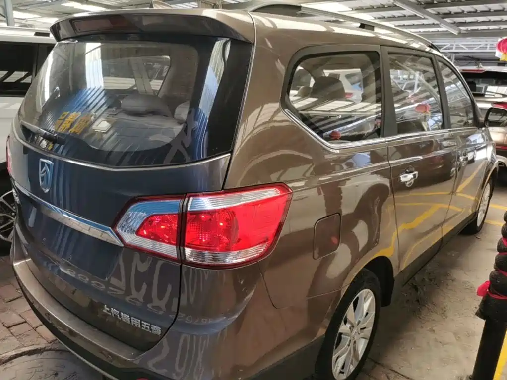 Baojun 730 2015 2014 1.5L Manual Luxury Navigation ESP Edition 7-Seater