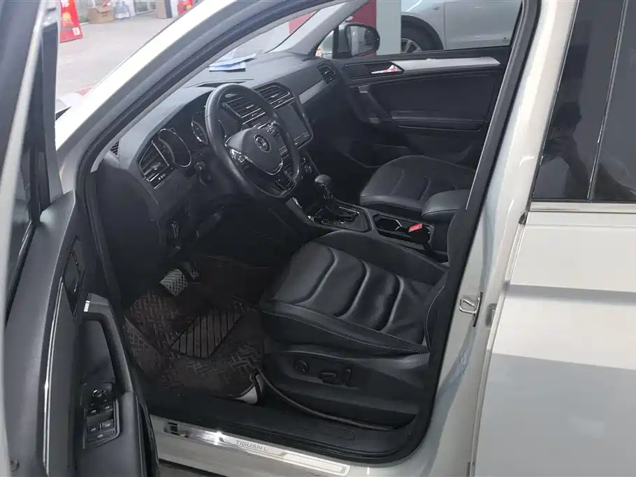 Volkswagen Tiguan L 2021 330TSI Automatic 2WD Smart фото 9