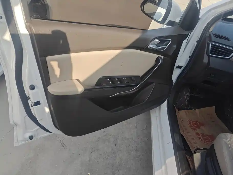 Фото 7 - Baojun 310W