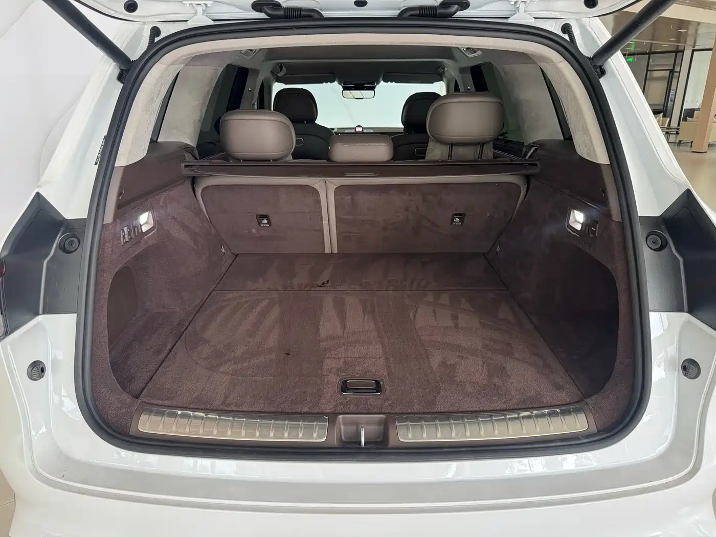 AITO Wenjie AITO M8 2025 Pure Electric Max+ 5-Seater Long Range Version фото 8