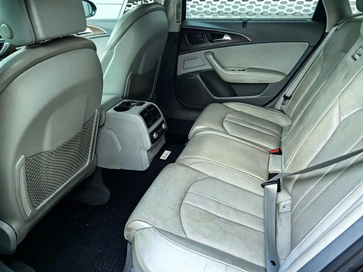 Фото 7 - Audi A6L
