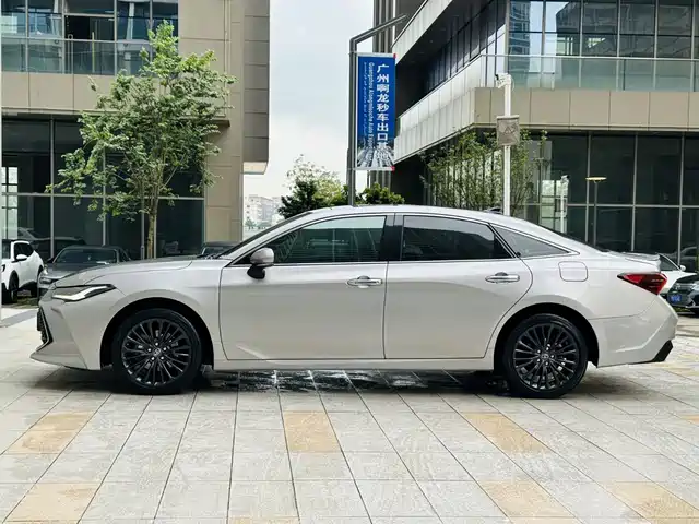 Toyota Avalon 2022 2.5L Touring Premium Edition — фото 4