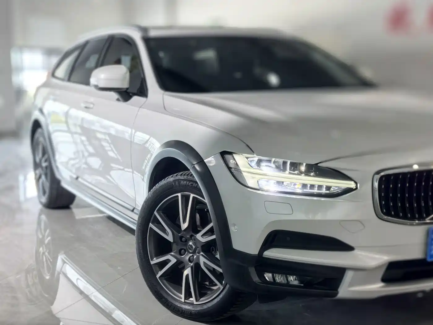 Volvo V90 2018 2017 Cross Country T5 AWD Premium