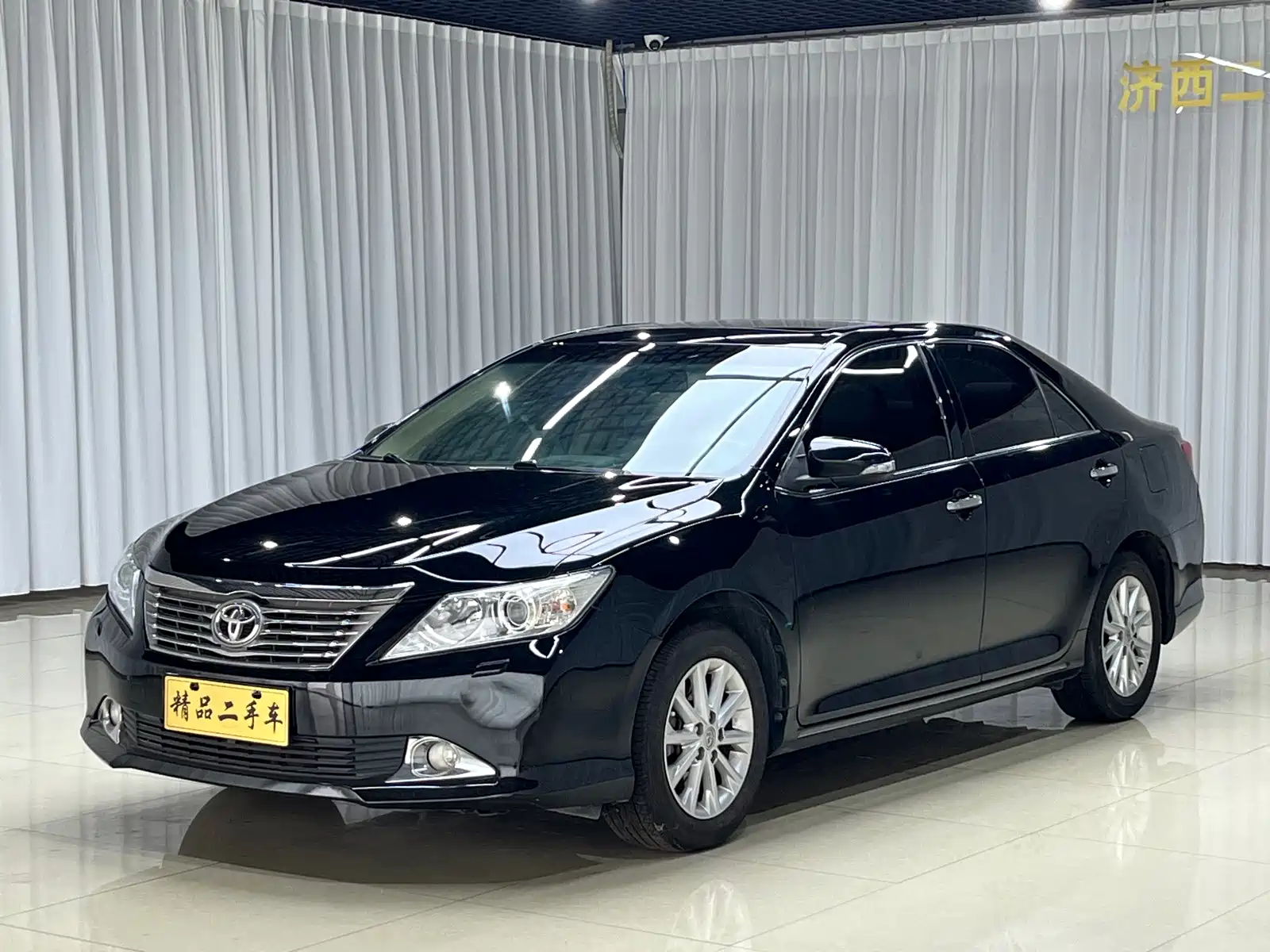 Фото 1 - Toyota Camry