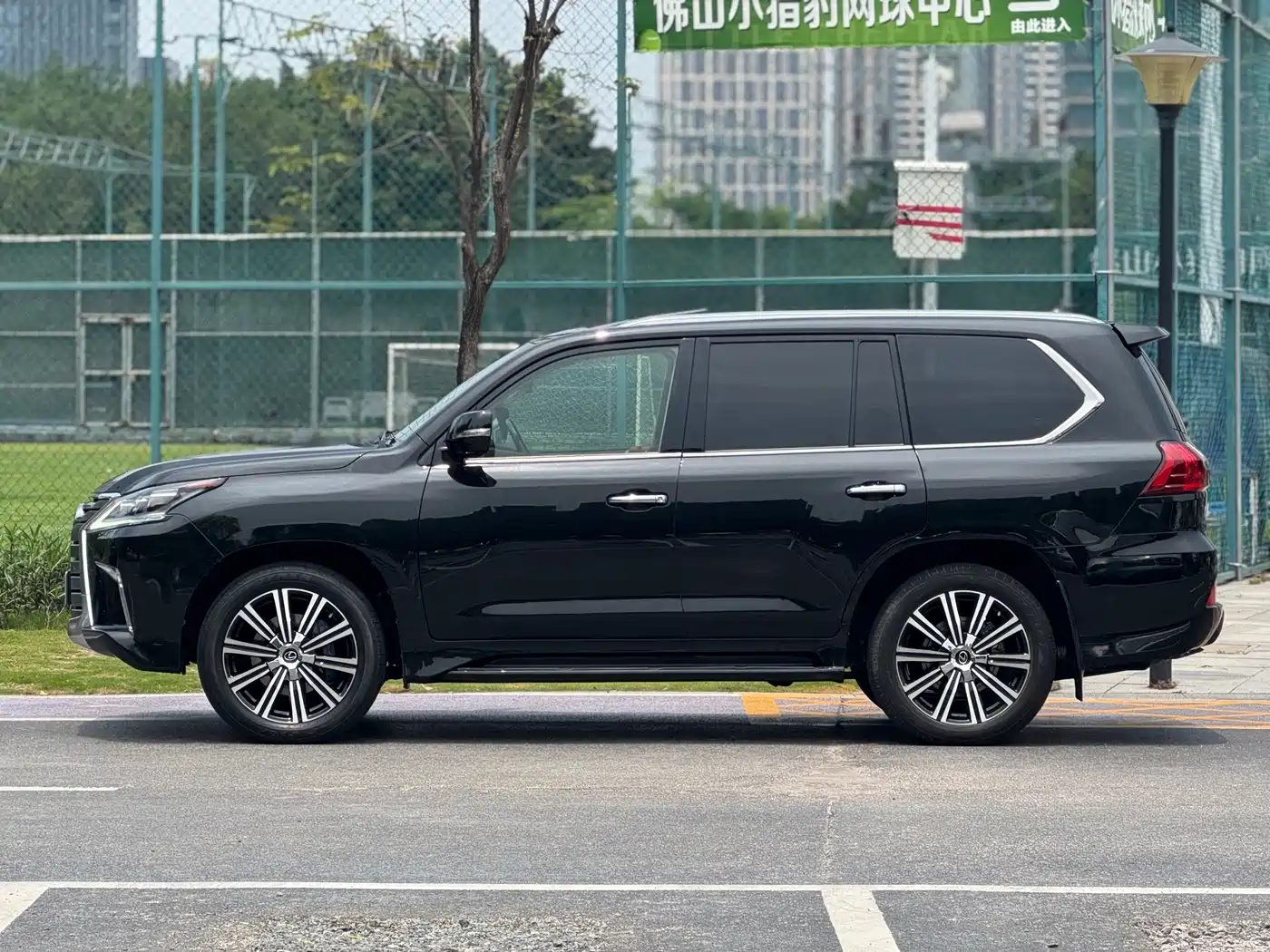 Lexus LX 2017 570 Prestige Luxury фото 3