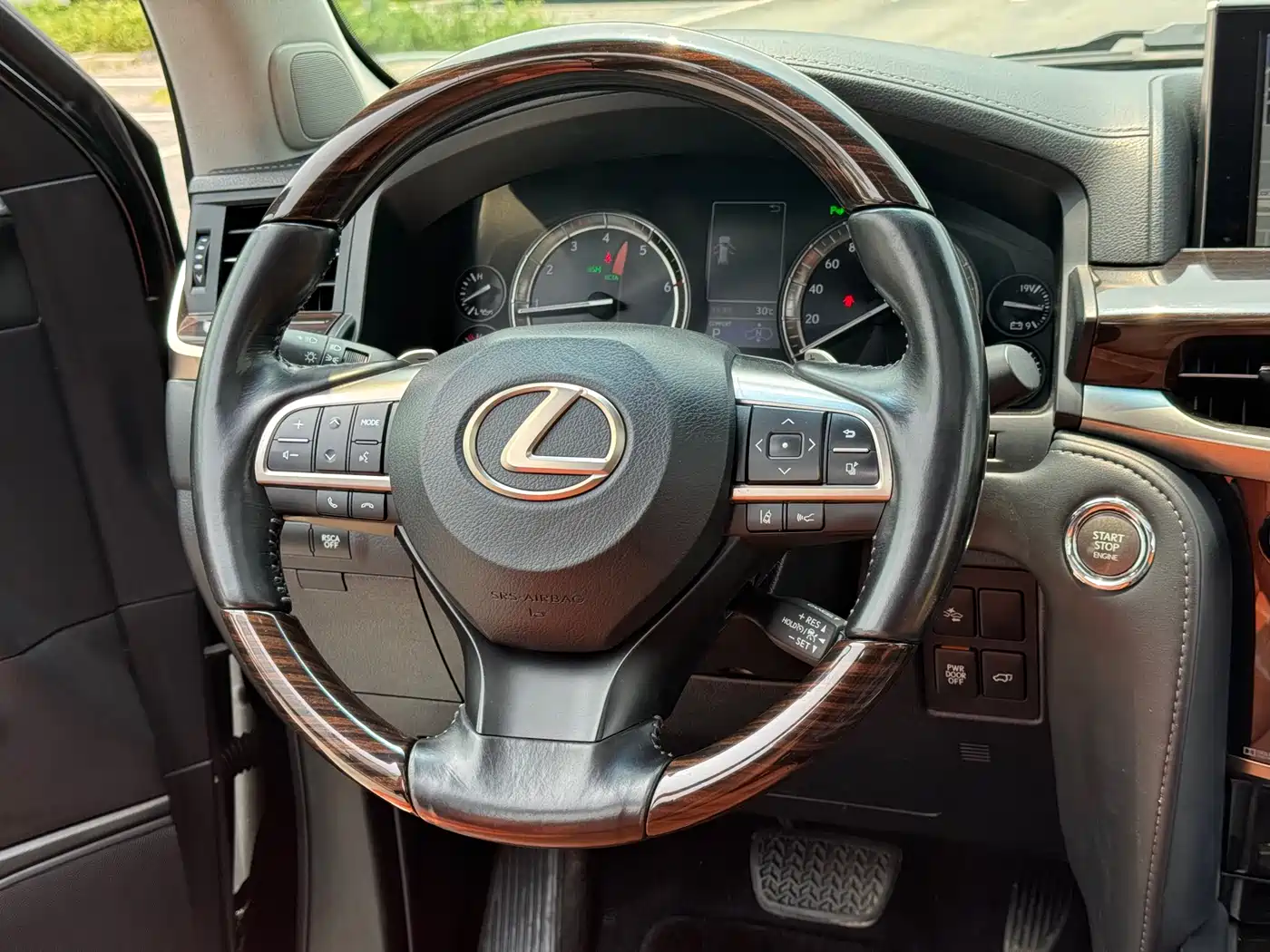 Lexus LX 2017 570 Prestige Luxury фото 9