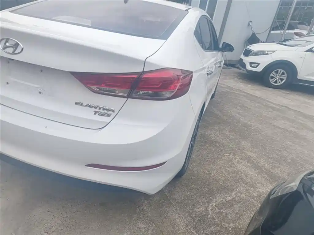 Hyundai Elantra 2019 1.5L CVT Smart Elite фото 8