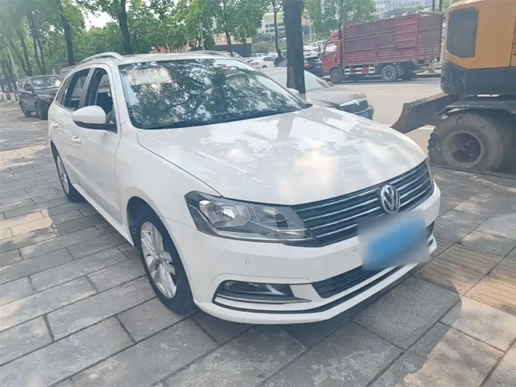 Volkswagen Lavida Tour 2017 180TSI DSG Comfort Edition фото 4