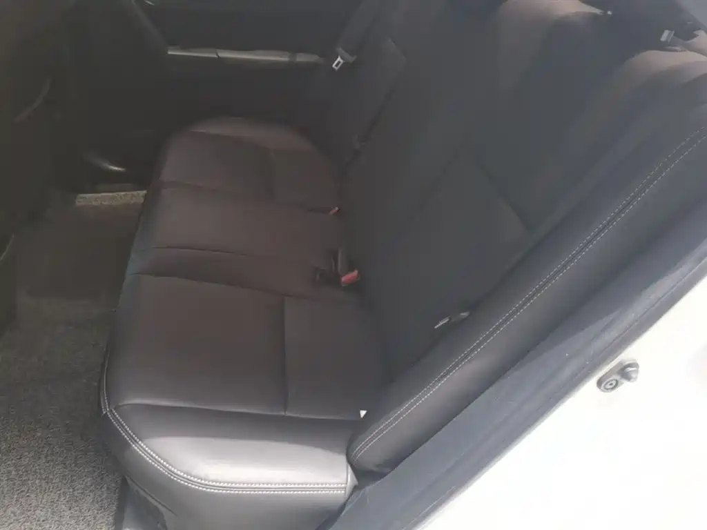 Toyota Corolla 2016 Hybrid 1.8L E-CVT Leading Edition фото 17